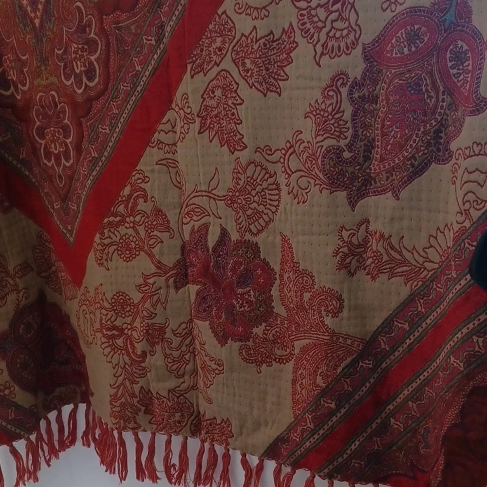 Surya Indira Wool Blend Throw, 50x70, EUC